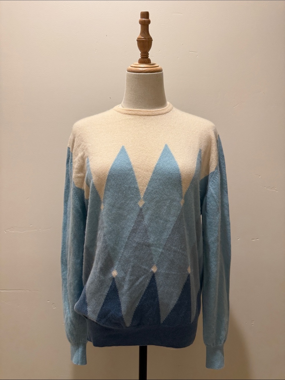 Vintage Cashmere by Pringle blue and ivory pullover sweater